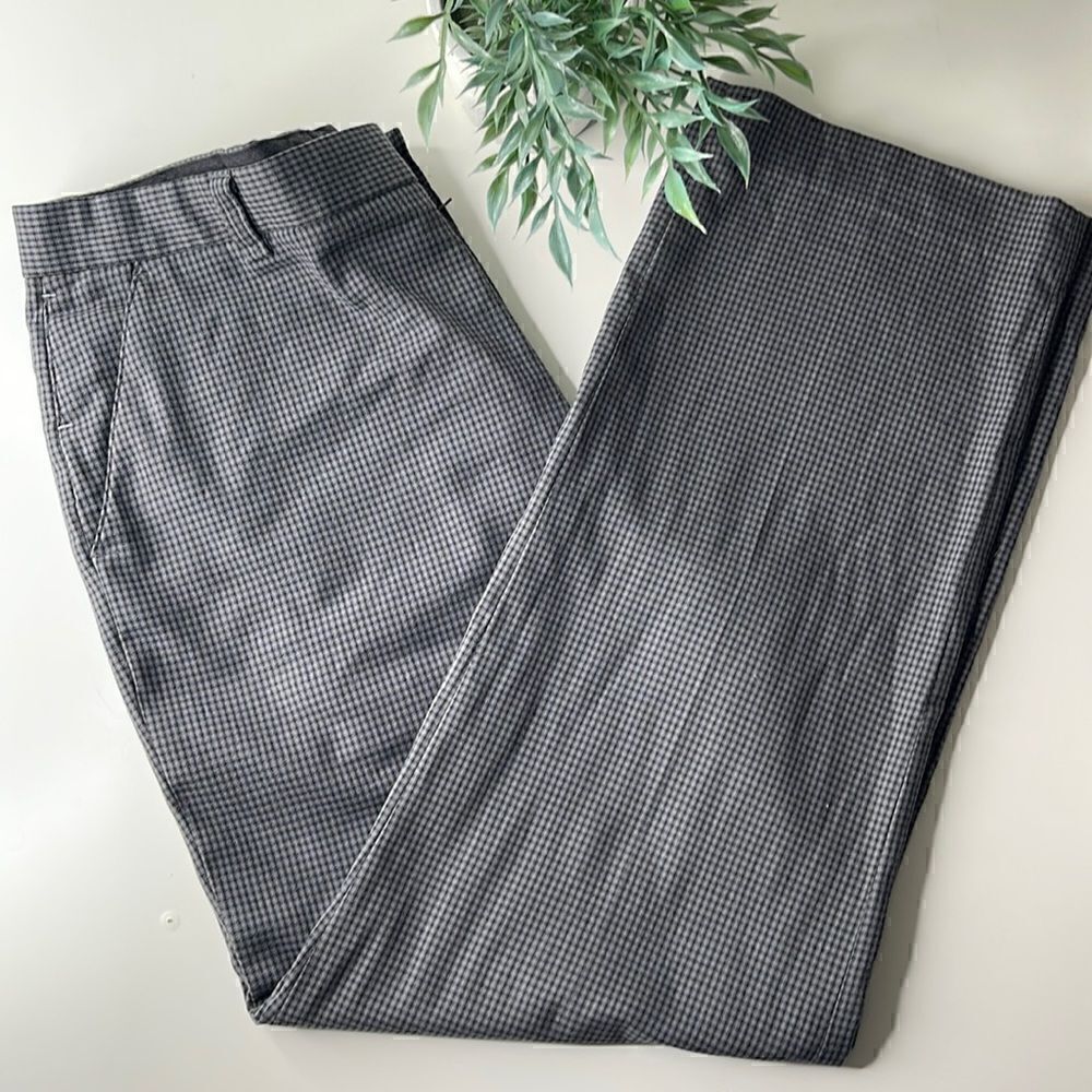 Cutter & Buck slacks. Trousers. Size 33 waist. Inseam approx 30”.